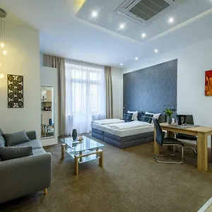 Karoly Corner Residences Apartamento